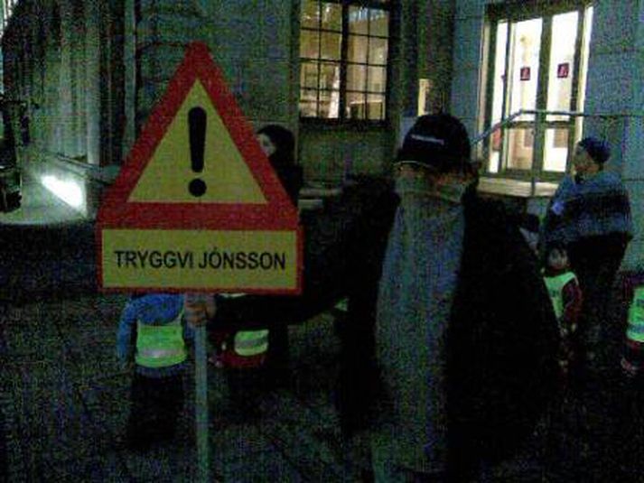 Maðurinn vill Tryggva burt úr bankanum.