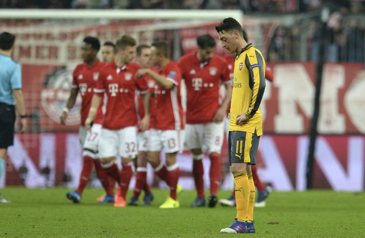 Þjóðverjinn Mesut Ozil í liði Arsenal eftir eitt af  fimm mörkum Bayern í síðustu viku.