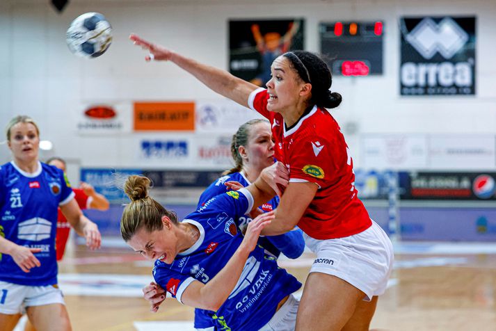 Þrátt fyrir að vera aðeins 22 ára hefur Lovísa Thompson verið í hópi fremstu handboltakvenna Íslands um árabil.