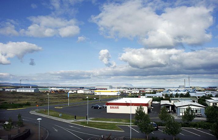 Sjöundubekkingar gengu um Þorlákshöfn á umhverfisdegi og komust að því að reykt er of nærri inngöngum ýmissa opinberra bygginga.