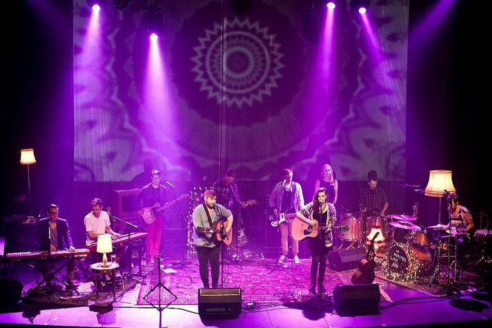 Ævintýri íslensku krakkanna í hljómsveitinni Of Monsters and Men ætlar engan endi að taka því bandaríska vefverslunin Amazon.com setur plötu þeirra, My Head Is an Animal, í efsta sætið yfir plötur ársins árið 2012.