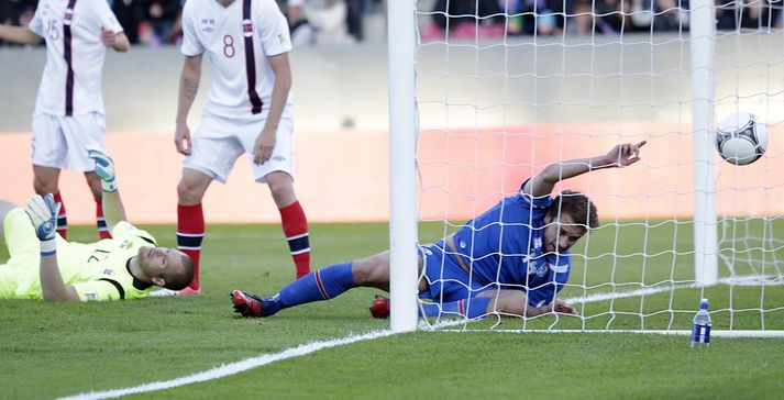 Kári er hér búinn að skora.