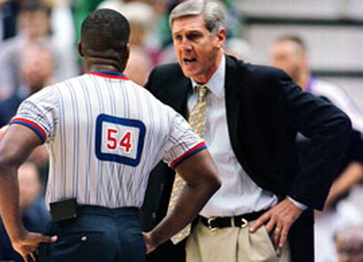 Jerry Sloan ætlar að stýra Utah Jazz út næstu leiktíð