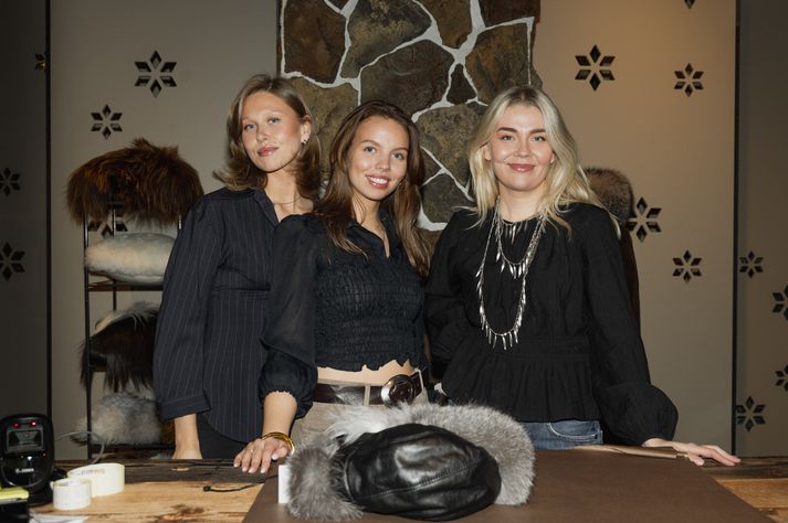 Guðrún Silja, Valgerður Birna og Sólveig Einars voru í fanta fíling í teiti hjá Feldi. 