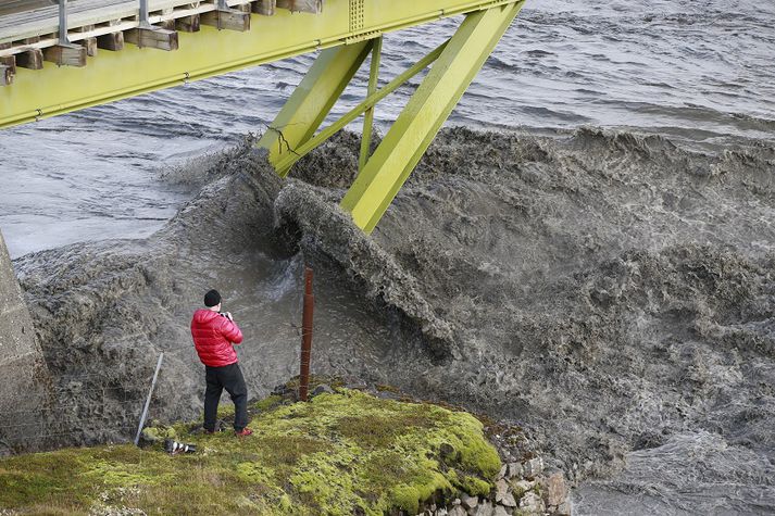 Mikið mæðir á stöplunum.