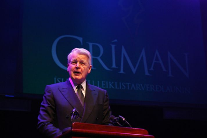 Forseti Íslands, Ólafur Ragnar Grímsson, sem jafnframt er verndari Grímunnar, afhenti þeim rúmlega 100 sviðslistamönnum viðurkenningar er tilnefningar hljóta.