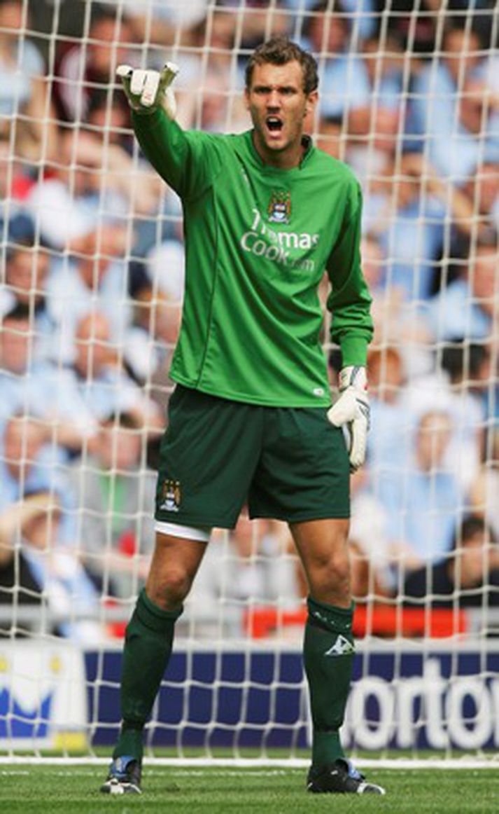 Andreas Isaksson í leik með Manchester City.