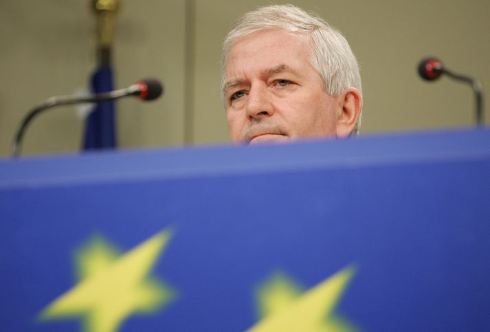 Charlie McCreevy, sem fer með málefni innri markaðar Evrópu í framkvæmdastjórn ESB, sagðist hafa eitt orð að segja er þjónustutilskipunin var loks komin alla leið í gegnum löggjafarferli ESB: „Halelúja“.