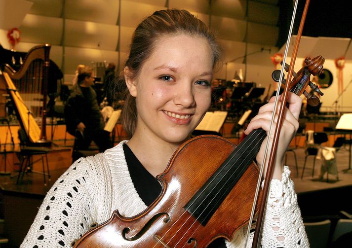 Hulda Jónsdóttir fiðluleikari Leikur í fyrsta sinn með Sinfóníuhljómsveit Íslands. 