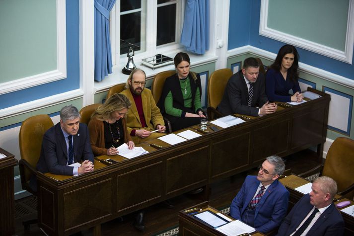 Ráðherrar ríkisstjórnarinnar áttu að tryggja fé til lyfjakaupa. Það hefur ekki enn gengið eftir.