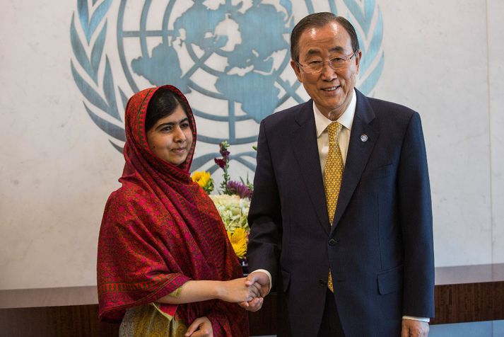 Malala Yousafzai ásamt Ban Ki Moon, framkvæmdastjóra Sameinuðu þjóðanna