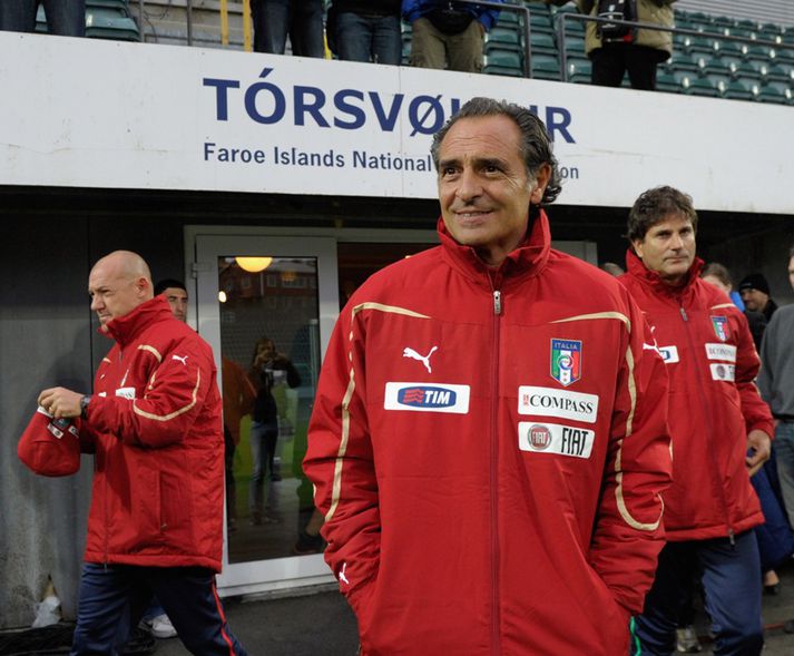 Prandelli var ferskur fyrir leik í Færeyjum.