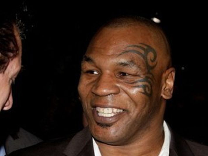 Mike Tyson flaug heim um leið og hann frétti af slysinu. Mynd/ AFP.