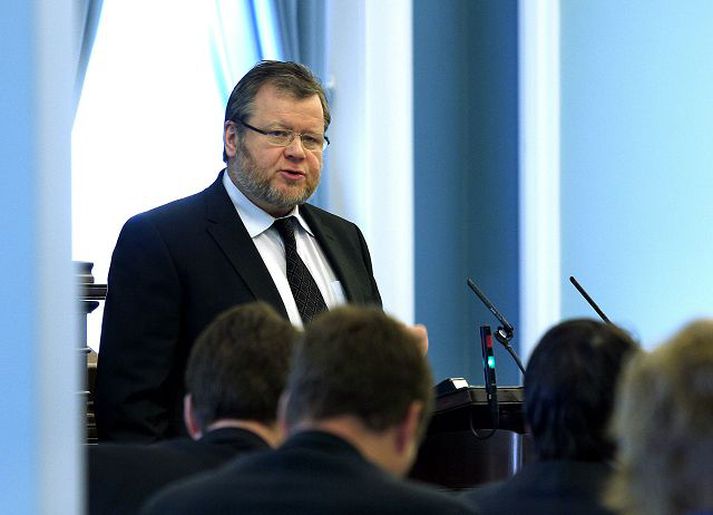 Össur Skarphéðinsson utanríkisráðherra flutti þingsályktunartillögu ríkisstjórnarinnar um aðildarumsókn að Evrópusambandinu í gær. Breiður þingvilji er til aðildarviðræðna en stjórn og stjórnarandstaða vilja fara ólíkar leiðir.fréttablaðið/GVA