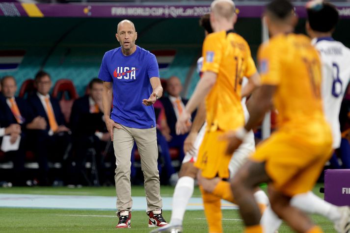 Gregg Berhalter á hliðarlínunni í leik Bandaríkjanna og Hollands á heimsmeistaramótinu í Katar.