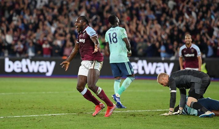 West Ham United v Leicester City - Premier League LONDON, ENGLAND - AUGUST 23: Michail Antonio of West Ham United celebrates after scoring their team's fourth goal during the Premier League match between West Ham United and Leicester City at The London Stadium on August 23, 2021 in London, England. (Photo by Michael Regan/Getty Images)