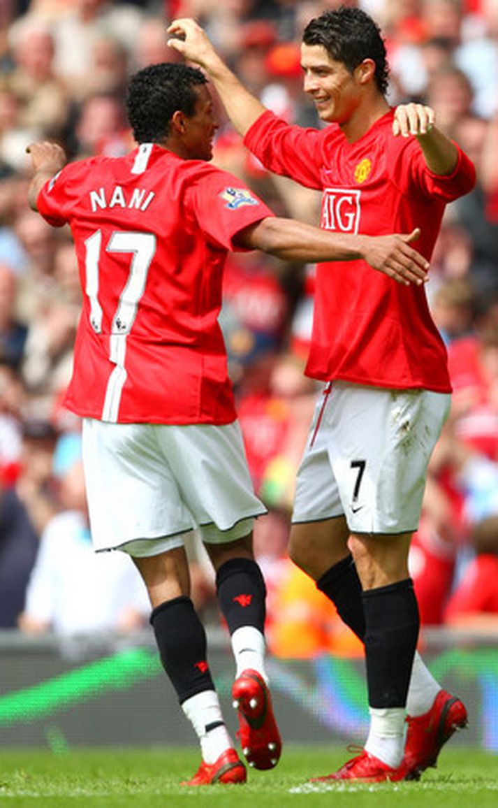 Nani og Cristiano Ronaldo fagna marki þess síðarnefnda í dag.