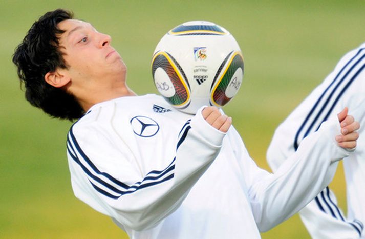 Mesut Özil á æfingu með þýska landsliðinu.