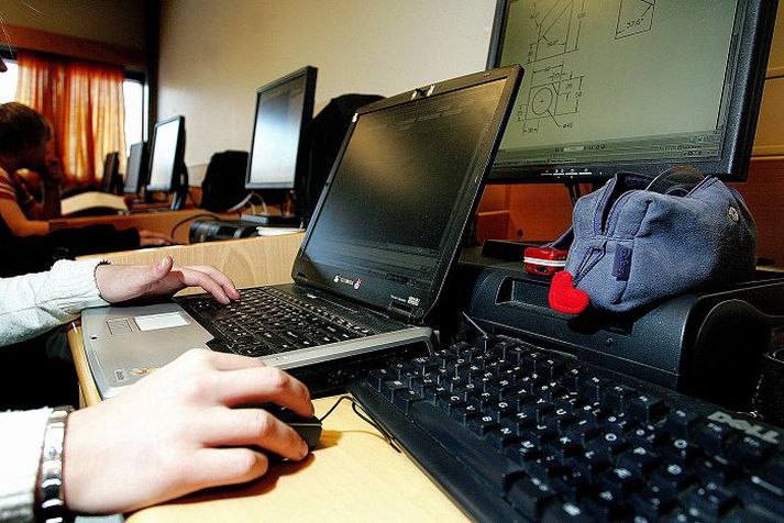 Í tölum Hagstofu kemur fram að 99% íslenskra fyrirtækja með fleiri en tíu starfsmenn noti tölvur og internet í starfi. Fréttablaðið/Valli