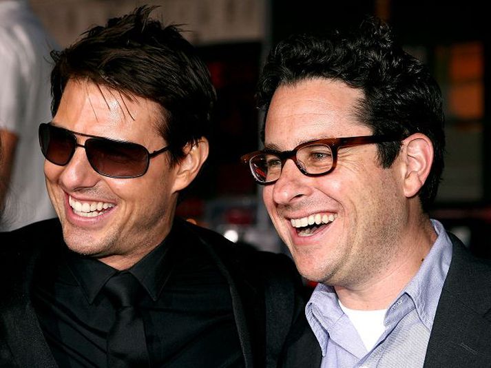 Er væntanlegur til landsins á næstunni og ætlar að skoða aðstæður fyrir tökur á næstu Star Trek-mynd. Með honum á myndinni er leikarinn Tom Cruise.