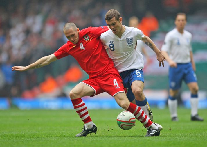 Jack Wilshere, til hægri, í leik með enska A-landsliðinu gegn Wales um helgina.