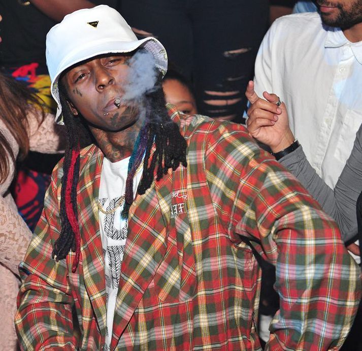 Skotið var á rútu rapparans Lil Wayne.