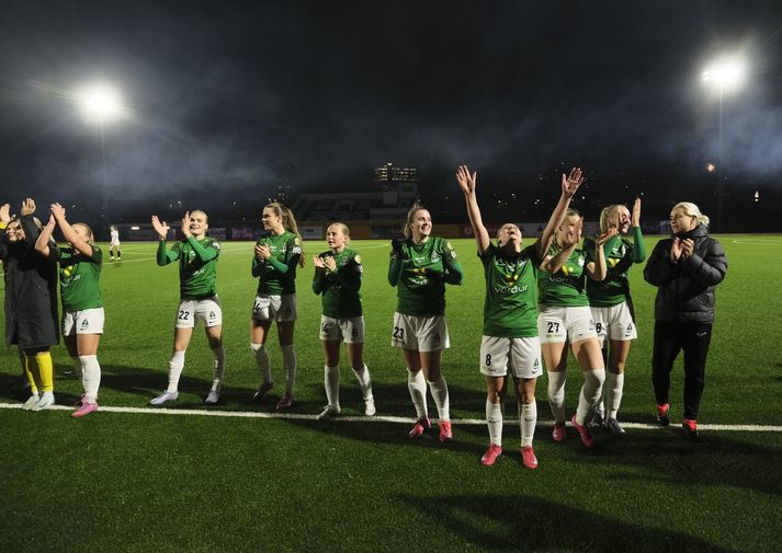 Blikar fagna eftir sigurinn á Víkingum. Þeir hafa orðið Íslandsmeistarar undanfarin tvö ár og unnu einnig bikarkeppnina í sumar.