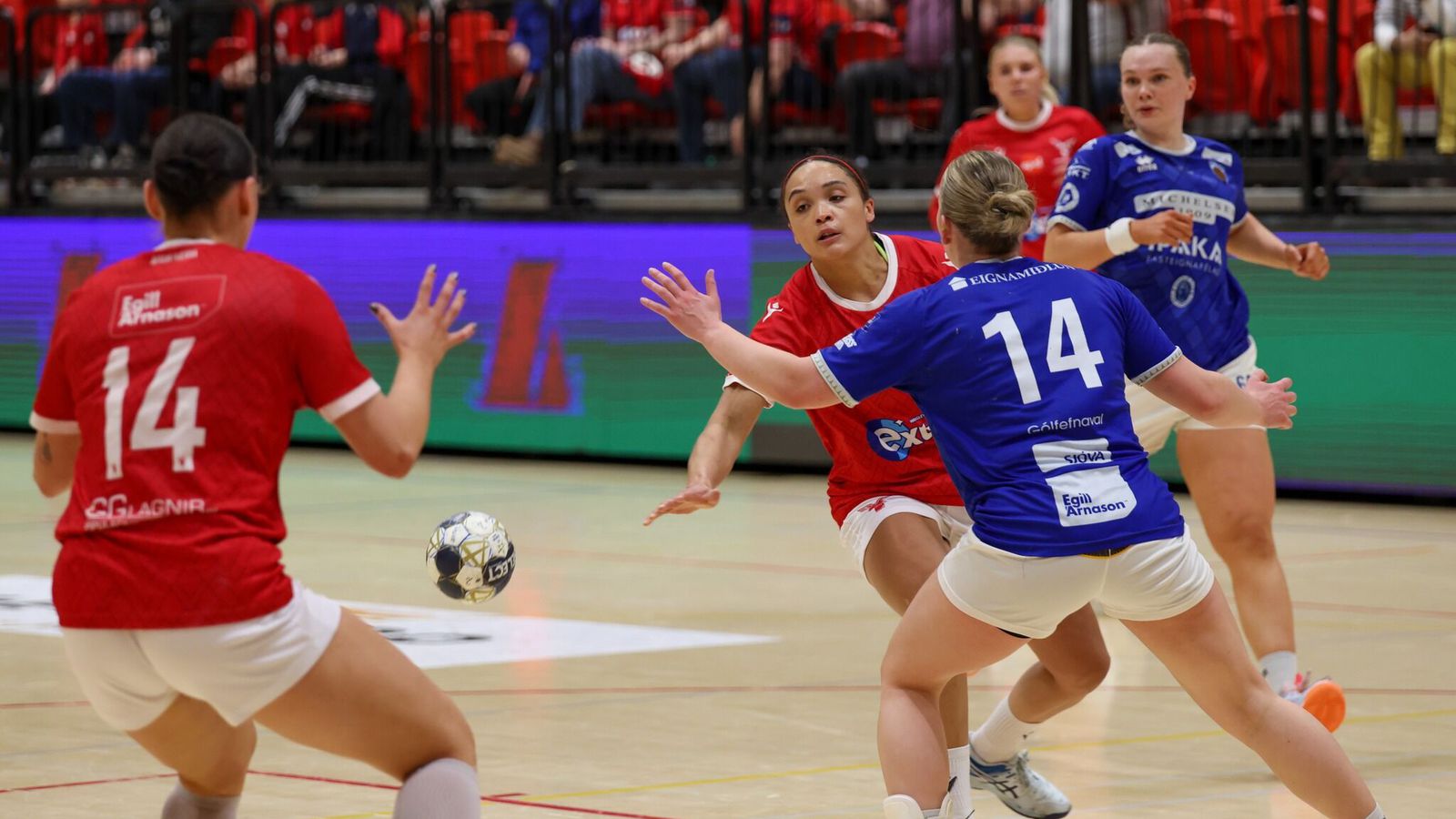 Valur - ÍBV | Ís­lands­meistarar krýndir í dag?