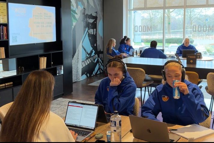 Lítill tími gefst til hvíldar á heimsmeistaramótinu í handbolta. 