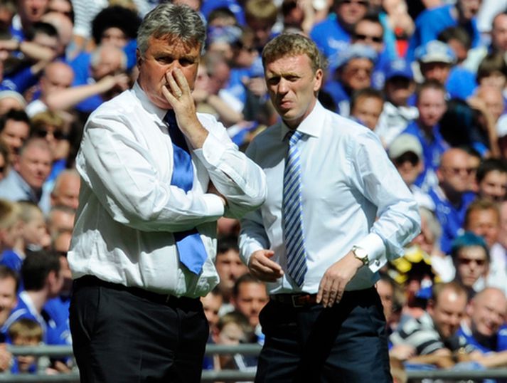 David Moyes og Guus Hiddink sjást hér stýra sínum liðum í dag.