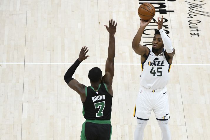 Donovan Mitchell í leik Utah Jazz og Boston Celtics. Mitchell leiddi Utah til sigurs, þeirra 20. á tímabilinu.