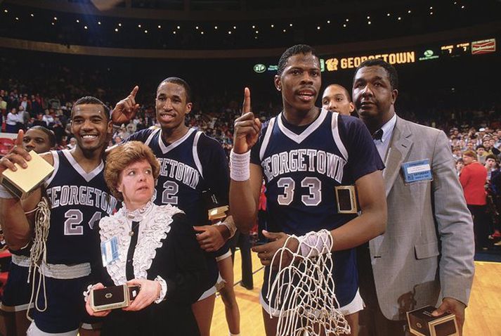 Ewing varð NCAA-meistari með Georgetown 1984.