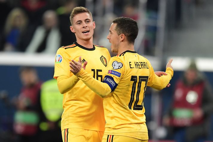 Thorgan og Eden Hazard skoruðu þrjá af fjórum mörkum Belga gegn Rússum.