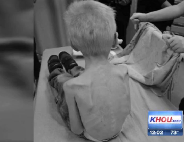 Drengurinn er aðeins fimm ára.