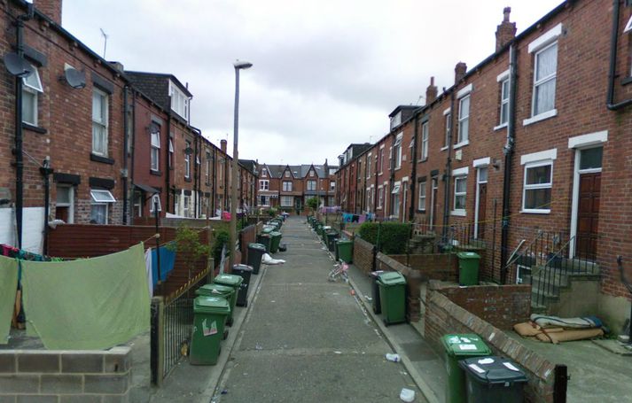 Maðurinn fannst látinn í Harehills-hverfinu í gær.