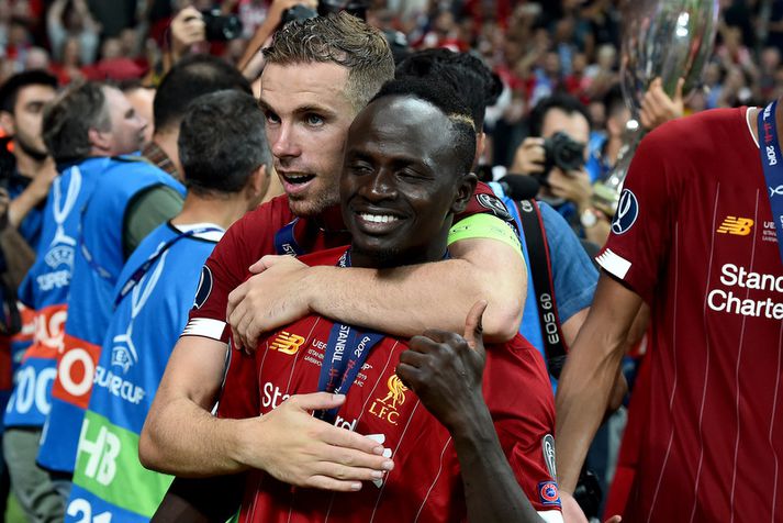 Sadio Mane og Jordan Henderson á góðri stundu.