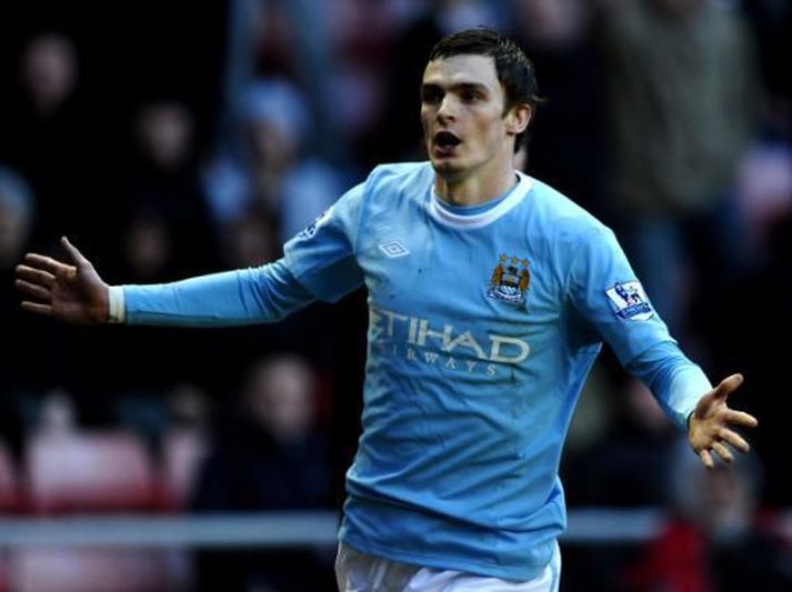 Adam Johnson er varamaður.