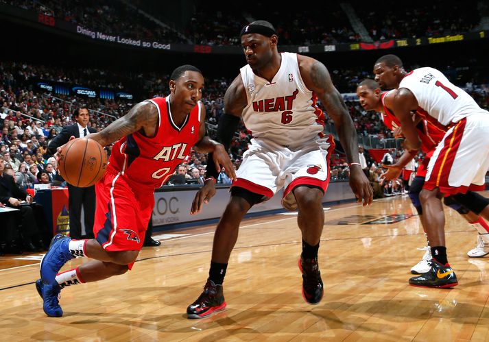 Jeff Teague átti oft erfitt með að komast framhjá LeBron James. 