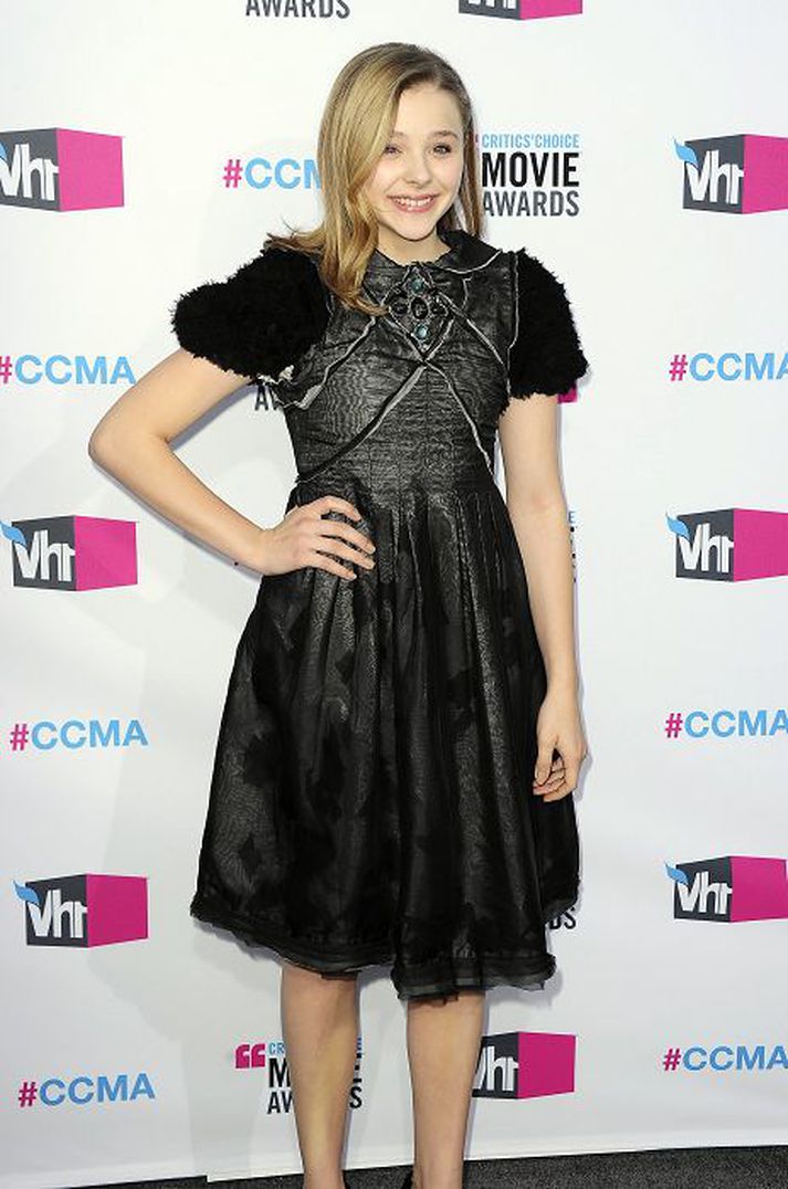 Leikkonan unga Chloe Moretz er þekkt fyrir að klæða sig flott en hún valdi stuttan svartan Chanel-kjól fyrir þetta tilefni.
