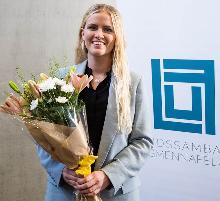 Esther Hallsdóttir.