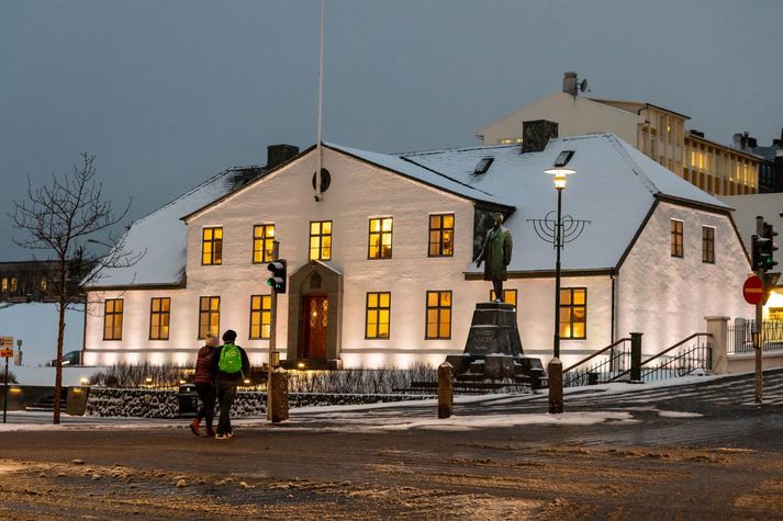 Vaxtabyrði íslenska ríkisins er þung í erlendum samanburði.