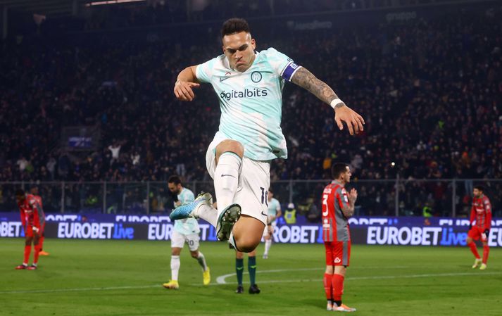 Lautaro Martínez fagnar öðru marka sinna í dag.