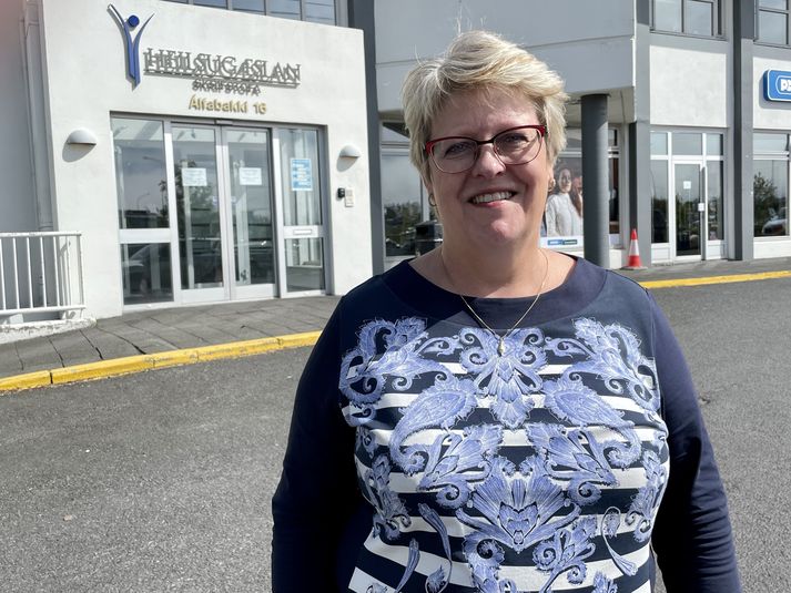 Sigríður Dóra Magnúsdóttir framkvæmdastjóri lækninga hjá Heilsugæslunni á höfuðborgarsvæðinu segir að á hverju sumri þurfi að draga úr þjónustu vegna sumarfría.