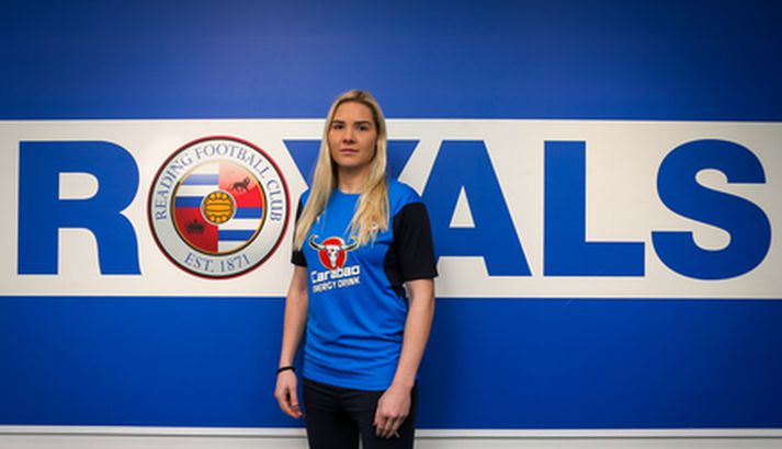 Rakal er orðin lekmaður Reading í Englandi.