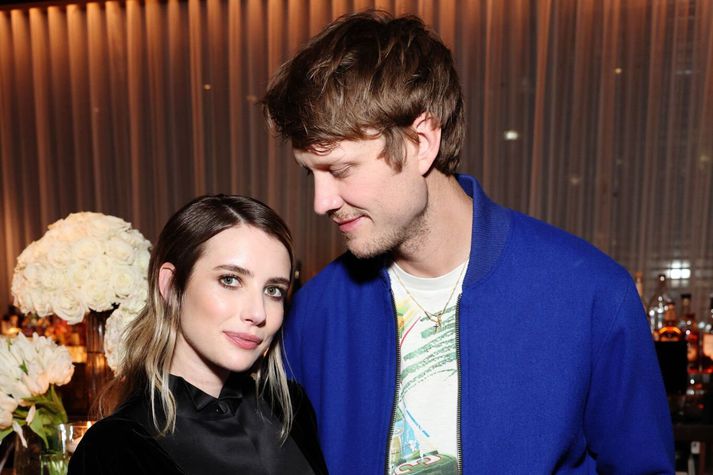 Hjónin Emma Roberts og Cody John hafa haldið sambandi sínu úr sviðsljósinu síðustu ár. 