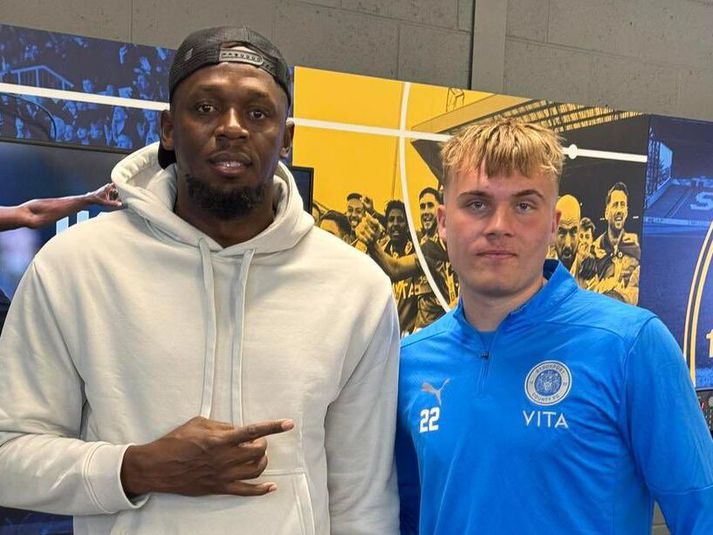Usain Bolt og Benoný Breki Andrésson eiga báðir met. Bolt á heimsmetið í 100 og 200 metra hlaupi og Benoný markametið í efstu deild í fótbolta á Íslandi.