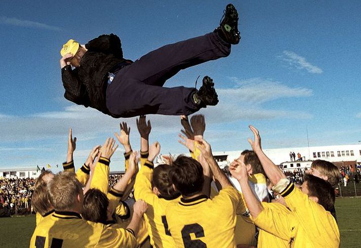 Guðjón Þórðason hefur gert Skagamenn tvisvar að bikarmeisturum, 1993 og 1996. Hann vann bikarinn einnig með KR 1994 og 1995. 