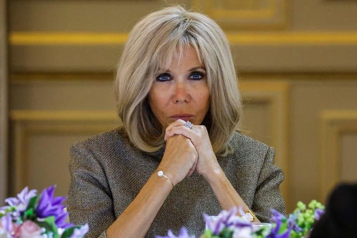 Samsæriskenningasmiðir vilja nú meina að Brigitte Macron, forsetafrú Frakklands, sé trans.