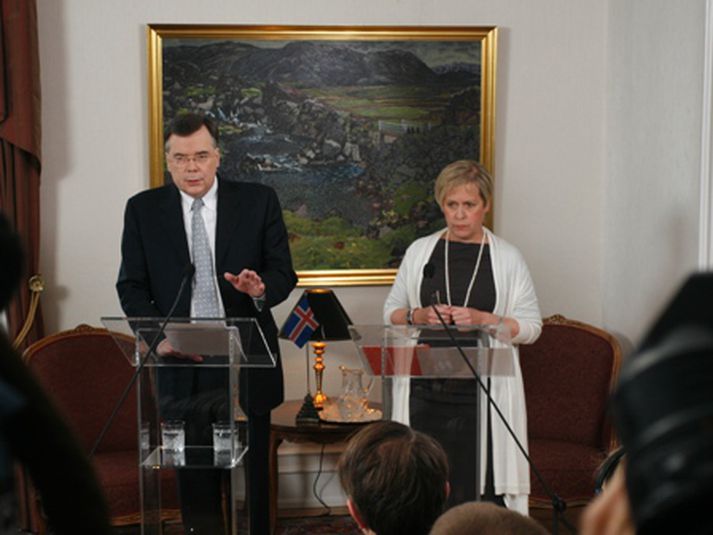 Geir og Ingibjörg á blaðamannafundi í Ráðherrabústaðnum 24. október sl.