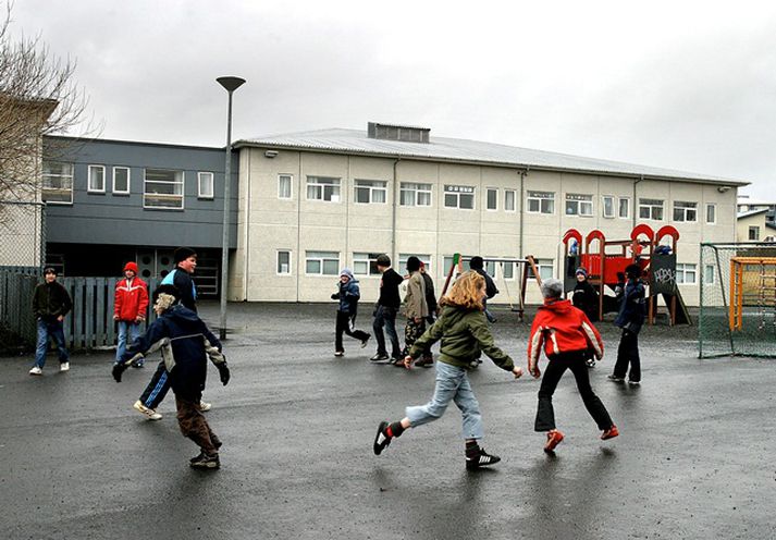 Til stendur að breyta Foldaskóla í safnskóla á unglingastigi og sameina nemendur úr 8-10. bekk Hamraskóla og Húsaskóla nemendum í Foldaskóla.